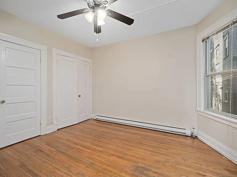 Rialto Court Apartments | MOVE-IN SPECIAL: ONE MONTH FREE RENT — Photo 16