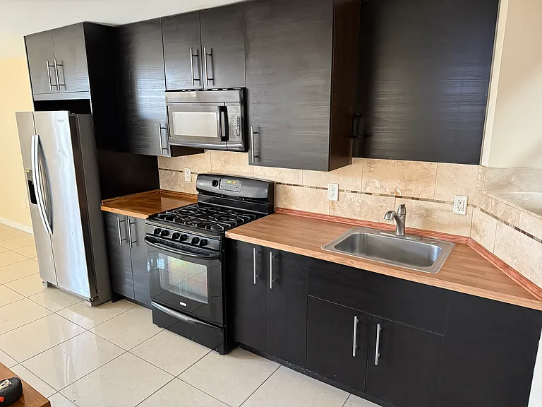 183 Thorne St — Photo 10
