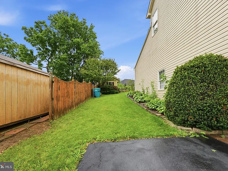 11406 Rolling Green Pl — Photo 54