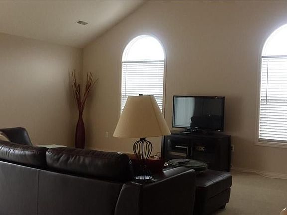 3rd image of 28339 Carlton Way Dr
