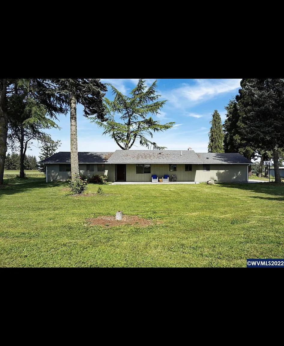 1040-1 N Fir Villa Rd — Photo 2