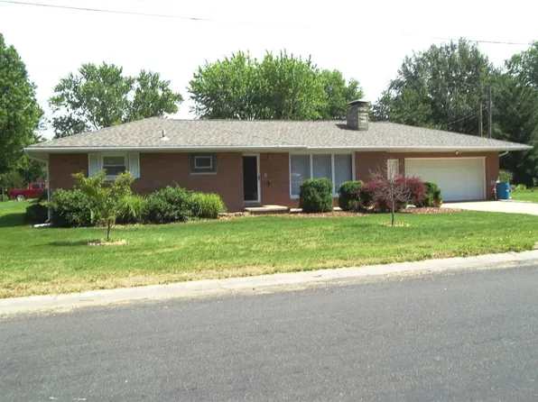 1505 27th St, Highland, IL 62249