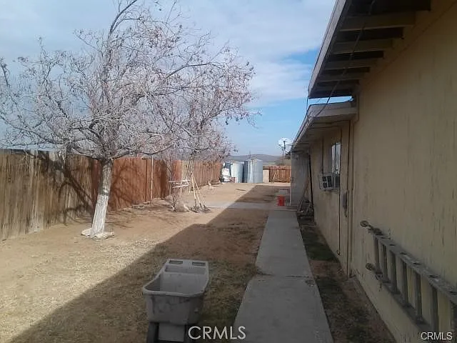 3 bed, 1.5 bath, 1988 sqft, $1,300 — Photo 2