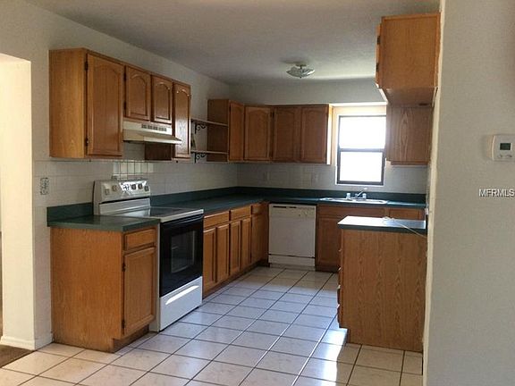 3rd image of 481 Oakwood Dr
