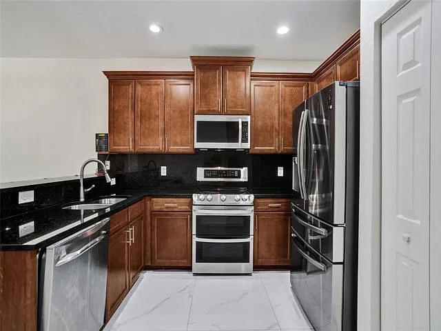 8768 NW 98th Ave — Photo 18