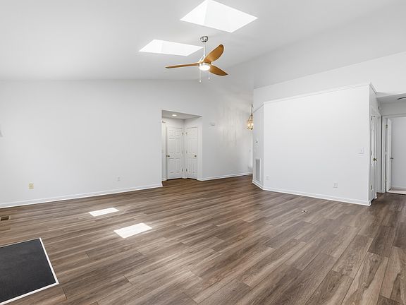 5th image of 2305 Nutting Ln