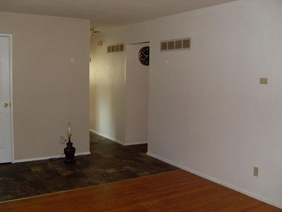 5th image of 350 Moule Dr
