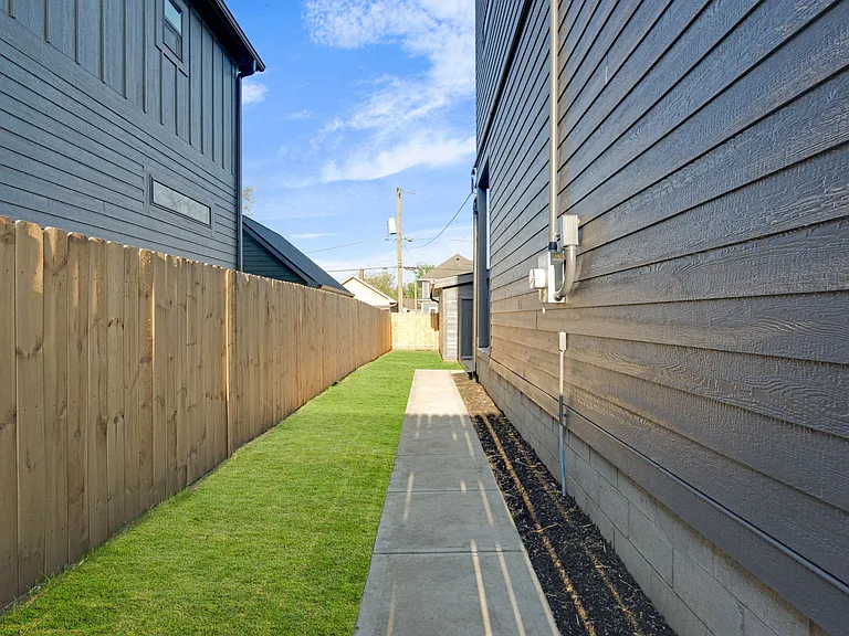 1025 Churchman Ave — Photo 56