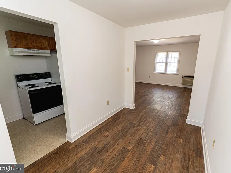 802 Travers St #4 — Photo 15
