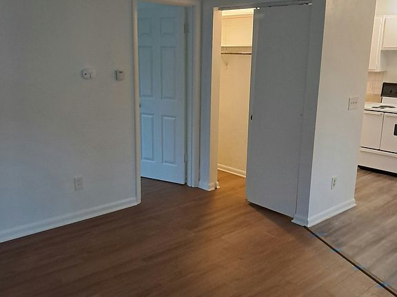 5th image of 2529 W Riverview Ave APT A