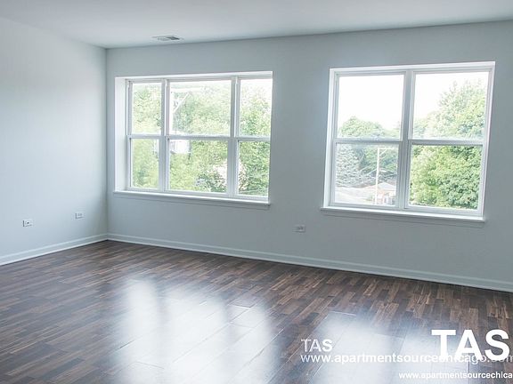 2nd image of 1544 W Glenlake Ave APT 4H