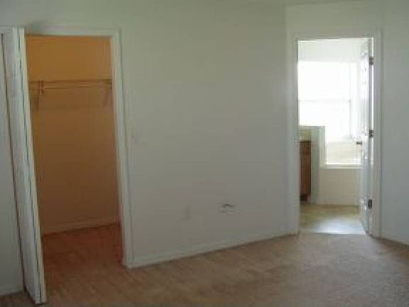 Master Bed WalkIn Closet