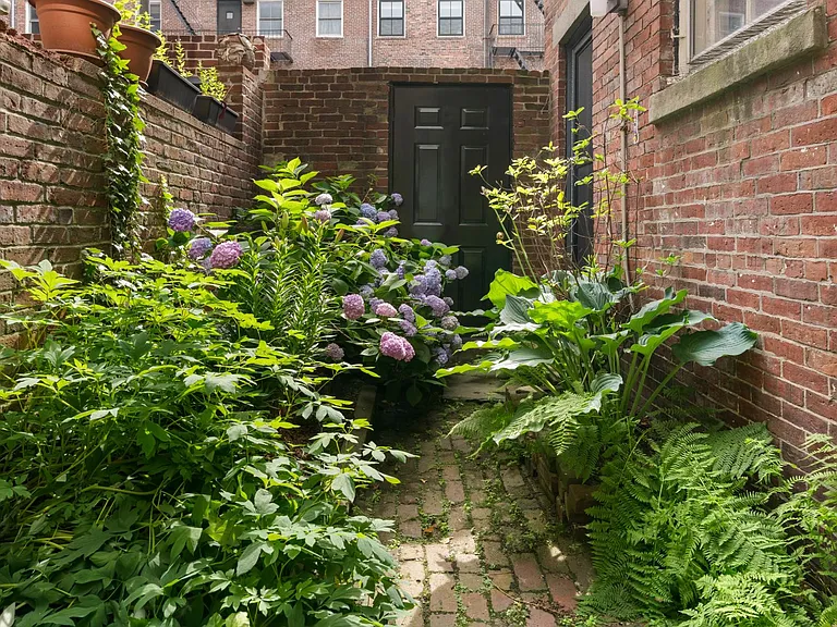 20 Temple St #1 — Photo 11