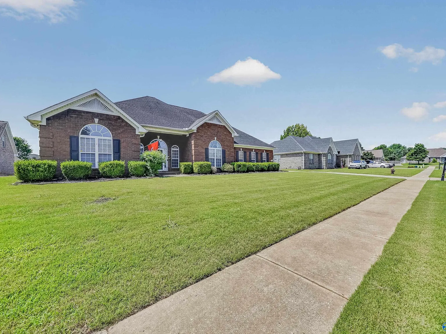4 bed, 2.5 bath, 2650 sqft, $2,500 — Photo 4