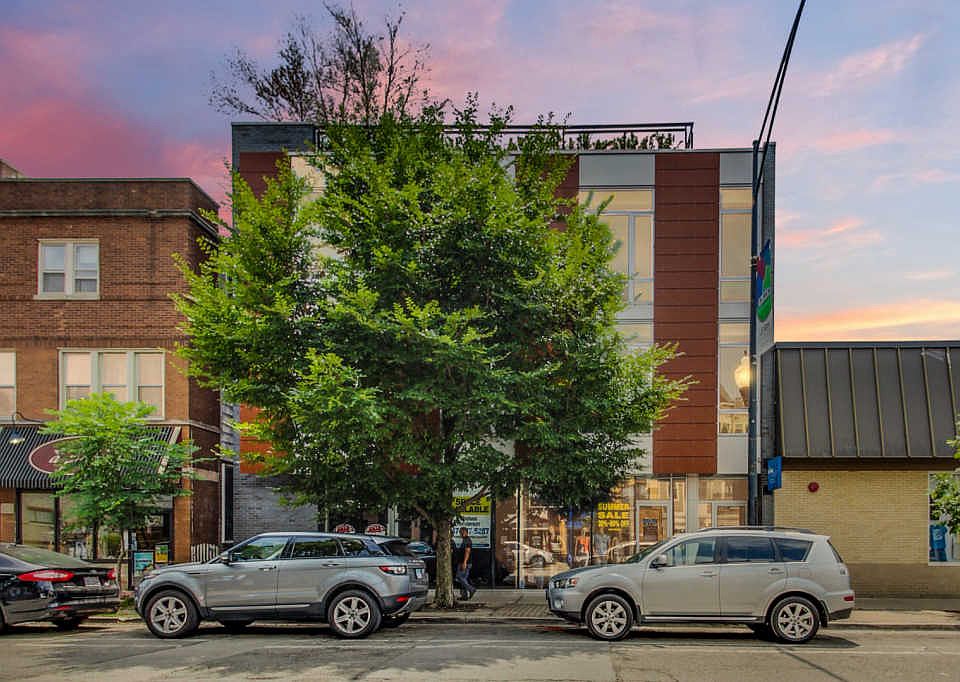 1st image of 2041 W Roscoe St Unit 2N