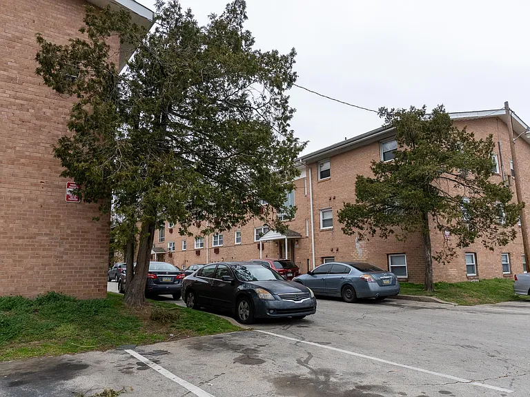 1240 E Washington Ln — Photo 16