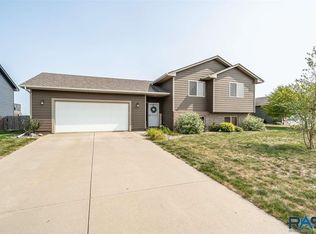3924 S Stanford Ave, Sioux Falls, SD 57106