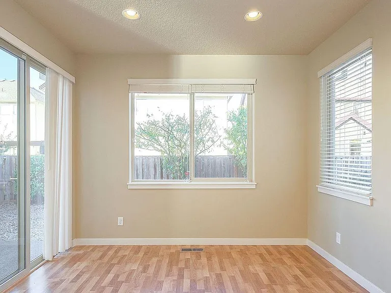 6387 NE Meadowgate Ct — Photo 6