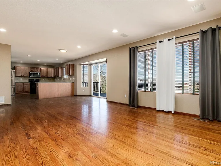 9865 Falcon Ln — Photo 32