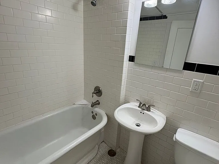 115 N 33rd St — Photo 5