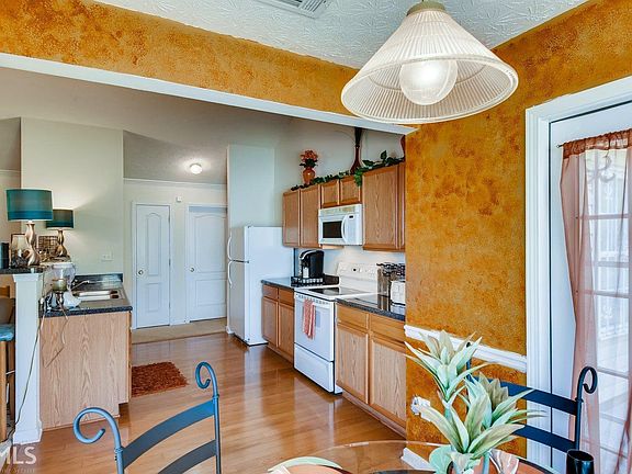 3rd image of 6753 Fairfax Ct