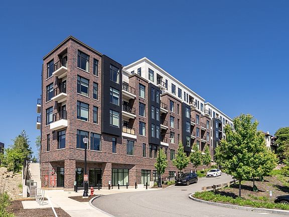 2nd image of 191 Washington St #721