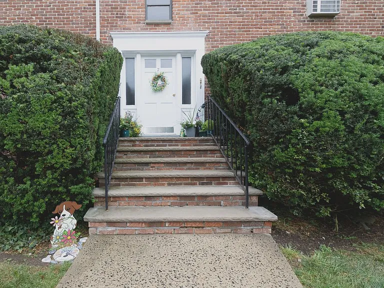 7 Stone Hill Rd #B — Photo 2