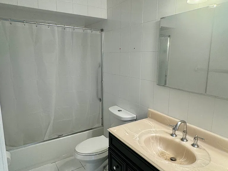 49 Country Dr W — Photo 23