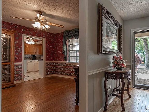 4th image of 1010 Jeffery Dr