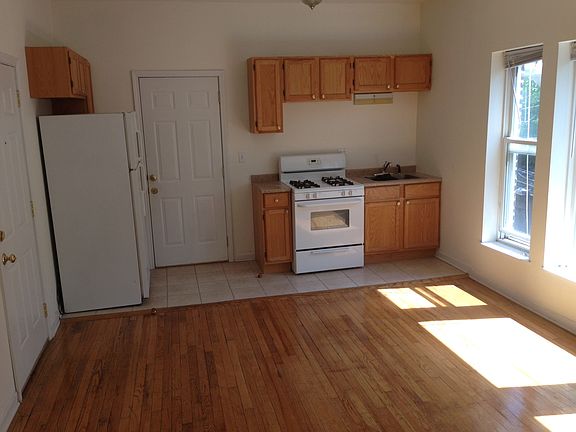 4th image of 435 E Oakwood Blvd Unit 33