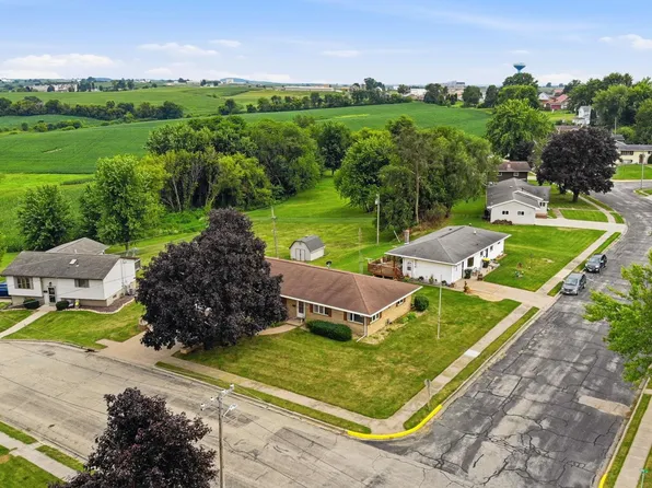 205 East Ave, Dickeyville, WI 53808