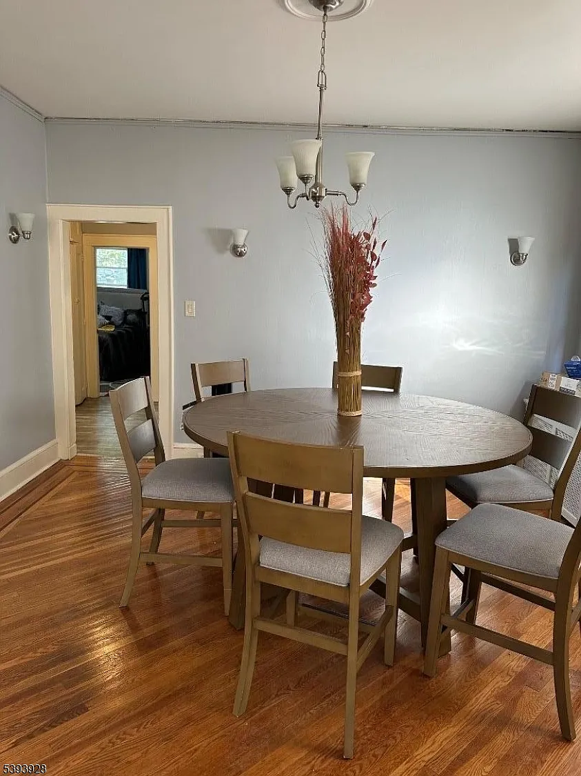 3 bed, 1.0 bath, $2,500 — Photo 4