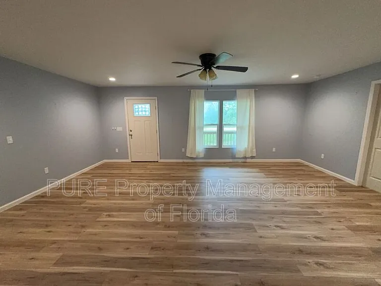 11330 NE 66th Ln — Photo 7