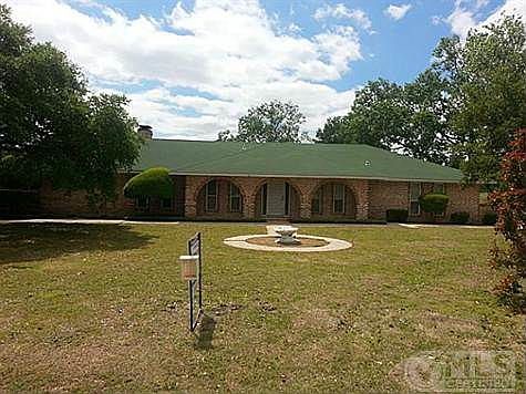 1st image of 8 Woodmoor Dr
