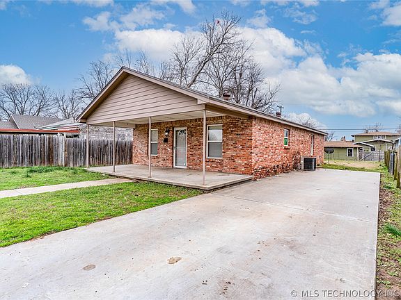 2nd image of 915 E Oak St