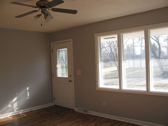 3rd image of 3319 Tannenbaum Ln