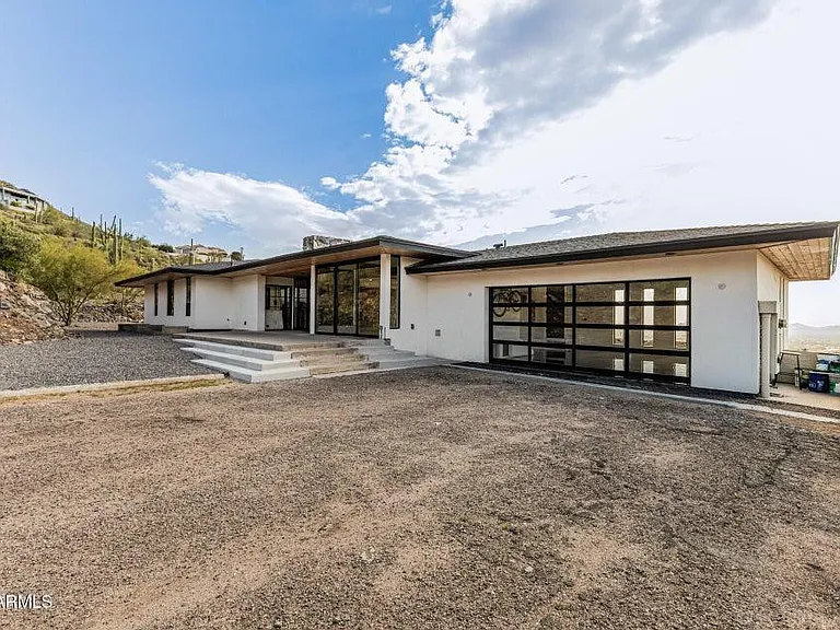 6111 E Victoria Dr — Photo 34