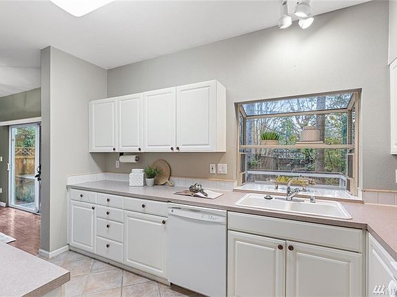 Large kitchen with a ton of cabinet and countertop space!