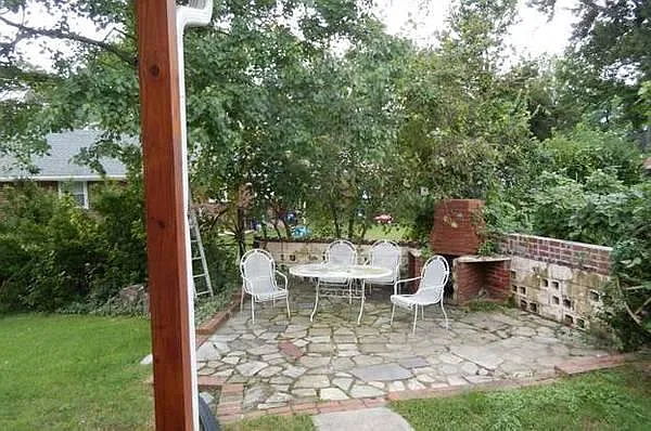 5 bed, 2256 sqft, $1,000 — Photo 2