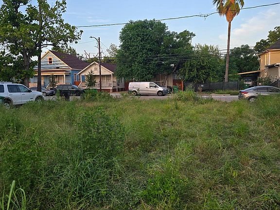 2nd image of 2107 Hardy St