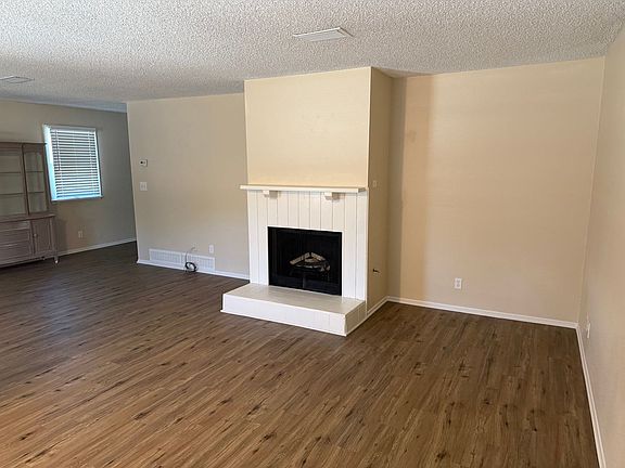 4th image of 325 N Vermont Ave