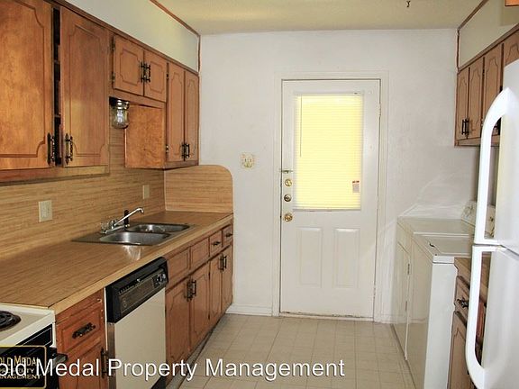 5th image of 401 Northern Dove Ln APT B
