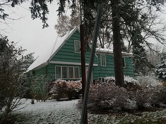 2nd image of 16 Emerald Ln