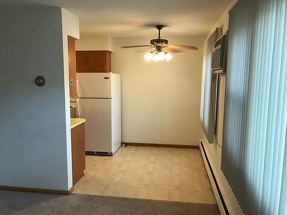 5th image of 996 Van Buren Ave #4