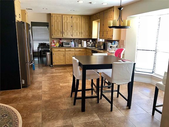 4th image of 1101 Yorkshire Dr
