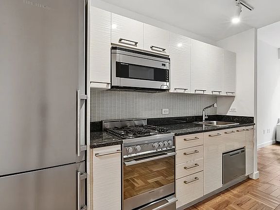 4th image of 20 Exchange Pl APT 628
