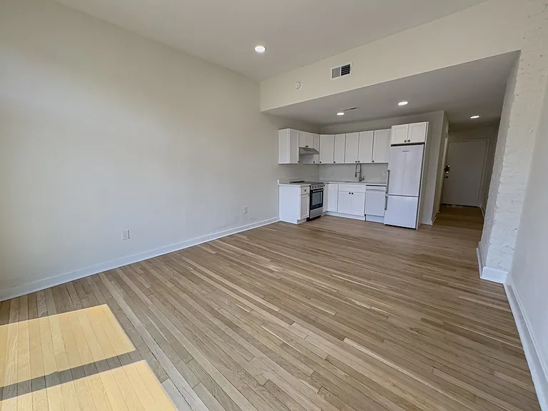1936 Green St #2 — Photo 15