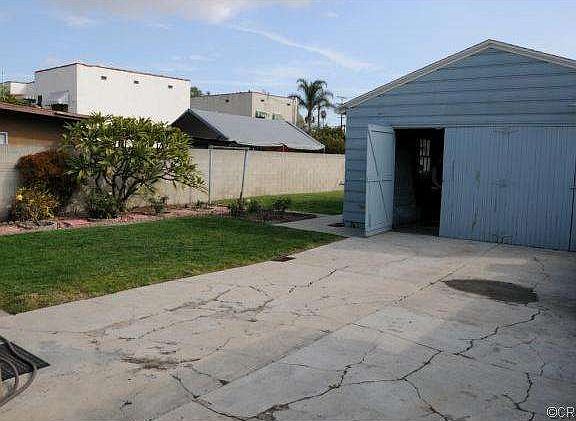 3rd image of 1320 N Fries Ave