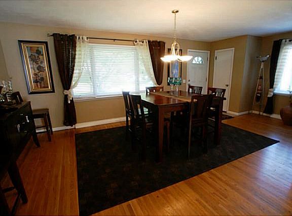 3rd image of 1044 Cherry Hill Ln