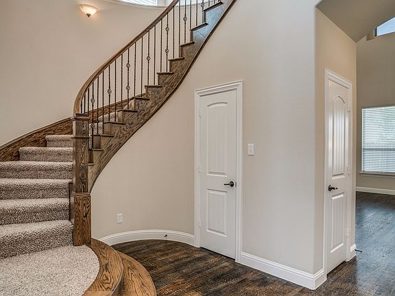 5th image of 123 San Bernard Dr